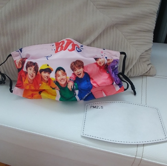 Rainbow Cuddle BTS Reusable Kawaii Face Mask - Picture 2 of 8